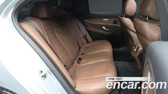 Mercedes-Benz E-Class 2022 — Фото 12/20