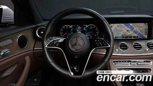 Mercedes-Benz E-Class 2022 — Фото 13/20