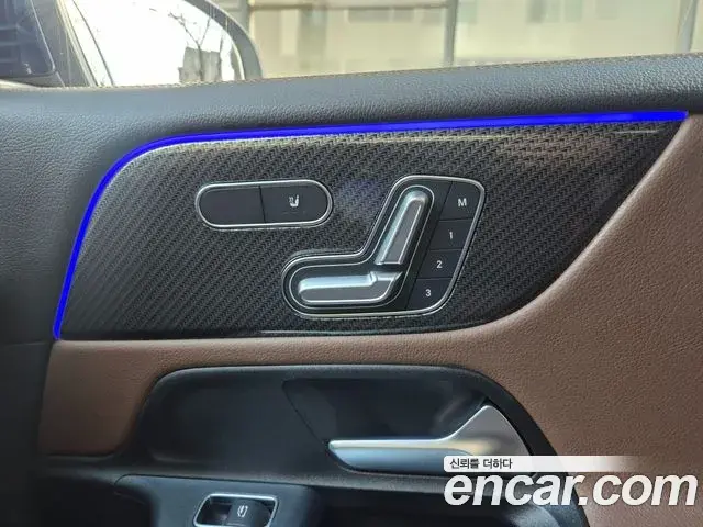 Mercedes-Benz GLB-Class 2023 — Фото 14/19