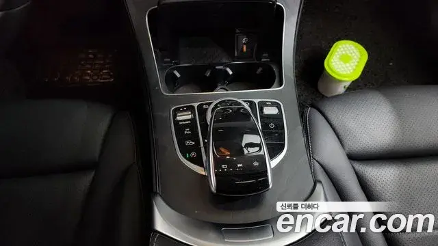 Mercedes-Benz C-Class 2019 — Photo 2/30