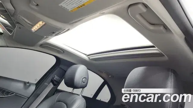 Mercedes-Benz C-Class 2019 — Photo 1/30