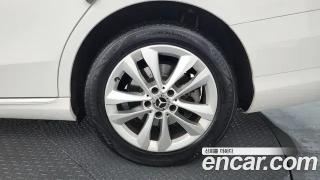 Mercedes-Benz C-Class 2019 — Photo 21/30