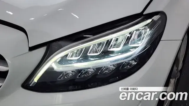Mercedes-Benz C-Class 2019 — Photo 24/30