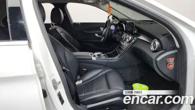 Mercedes-Benz C-Class 2019 — Photo 29/30