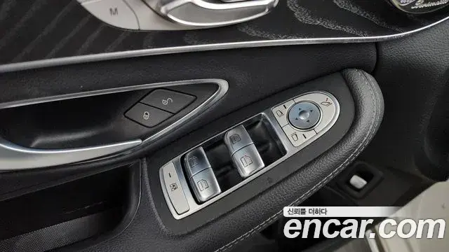 Mercedes-Benz C-Class 2019 — Photo 19/30