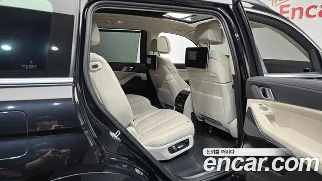 BMW X7 2022 — ფოტო 6/35