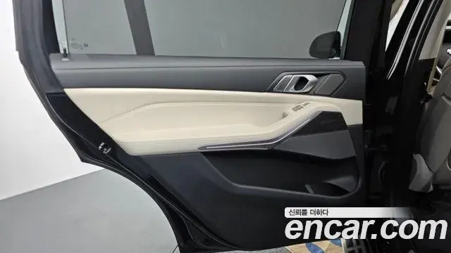 BMW X7 2022 — ფოტო 21/35