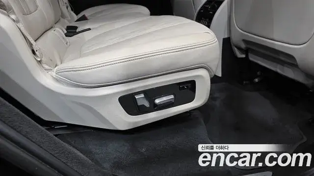 BMW X7 2022 — ფოტო 34/35