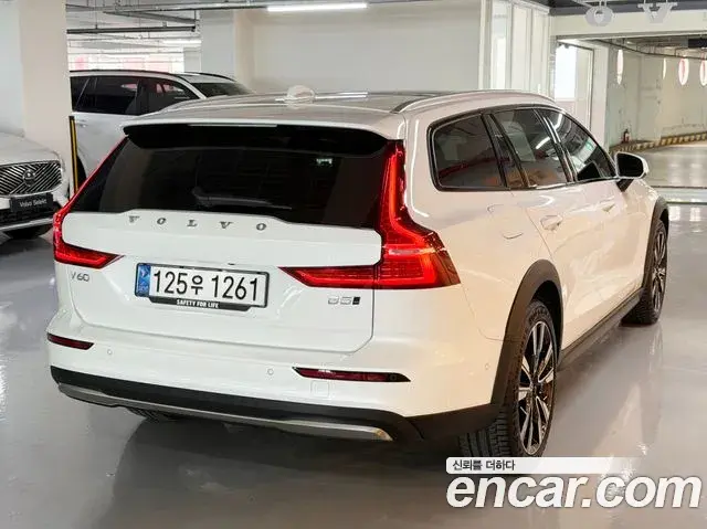 Volvo V60 Cross Country 2025 — Şəkil 10/19