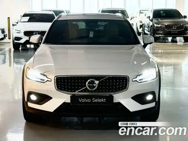 Volvo V60 Cross Country 2025 — Şəkil 13/19