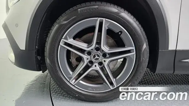 Mercedes-Benz GLB-Class 2021 — Фото 5/20