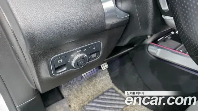 Mercedes-Benz GLB-Class 2021 — Фото 18/20