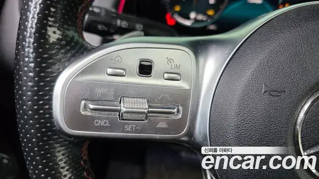 Mercedes-Benz GLB-Class 2021 — Şəkil 10/31