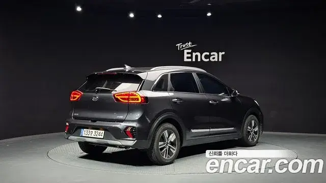Kia Niro 2021 — ფოტო 6/36