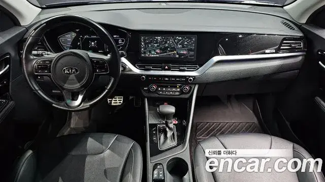 Kia Niro 2021 — ფოტო 27/36