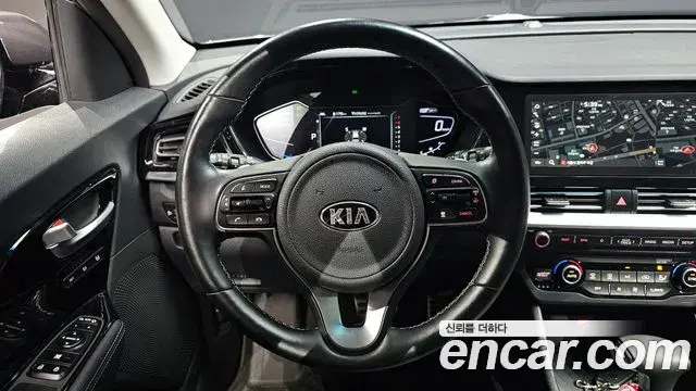 Kia Niro 2021 — ფოტო 32/36
