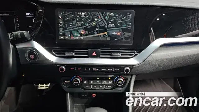 Kia Niro 2021 — ფოტო 21/36