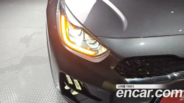 Kia Niro 2021 — ფოტო 26/36