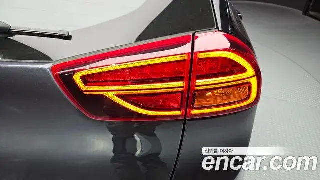Kia Niro 2021 — ფოტო 12/36