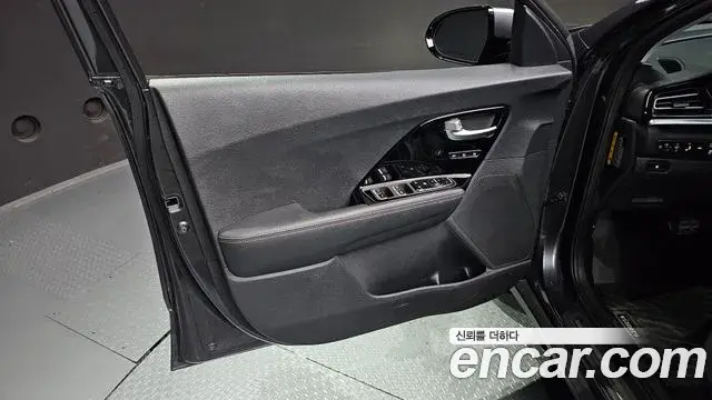 Kia Niro 2021 — ფოტო 10/36