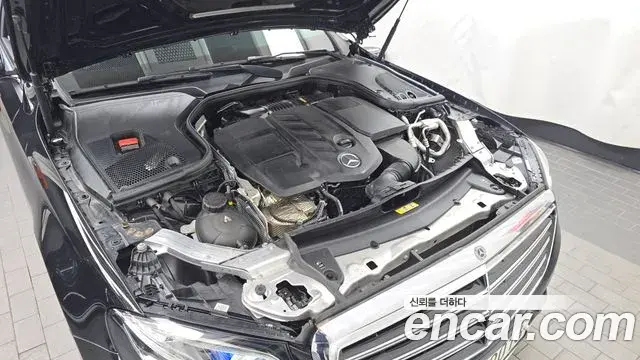 Mercedes-Benz E-Class 2019 — Photo 32/34