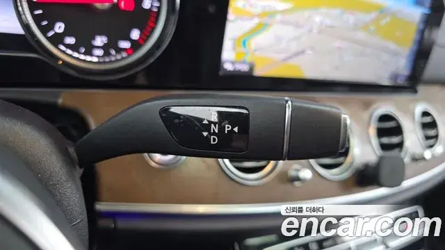 Mercedes-Benz E-Class 2019 — Photo 13/34