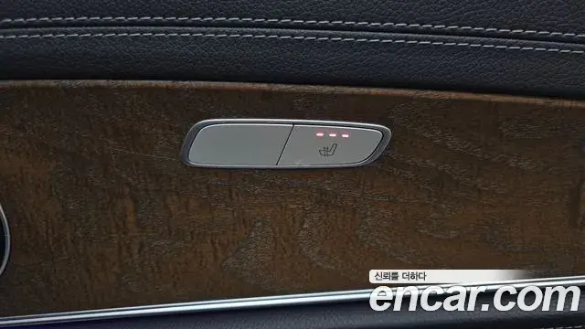 Mercedes-Benz E-Class 2019 — Photo 7/34