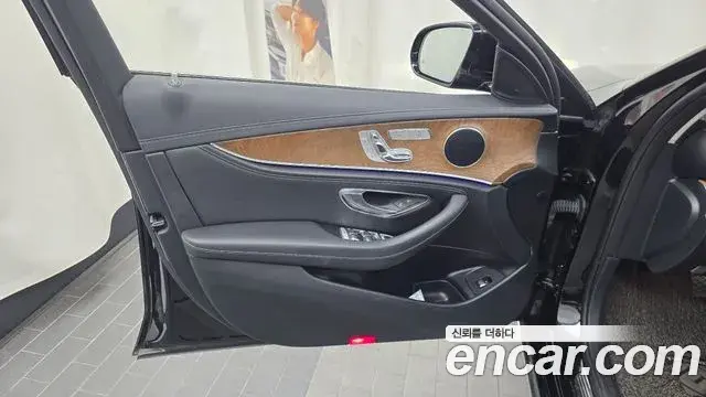 Mercedes-Benz E-Class 2019 — Photo 3/34