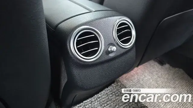Mercedes-Benz E-Class 2019 — Photo 21/34