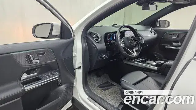 Mercedes-Benz GLA-Class 2021 — Фото 10/20