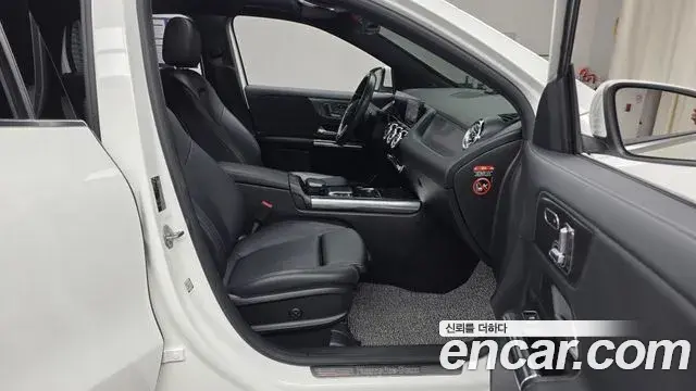 Mercedes-Benz GLA-Class 2021 — Фото 11/20