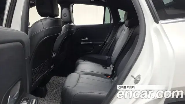 Mercedes-Benz GLA-Class 2021 — Фото 12/20