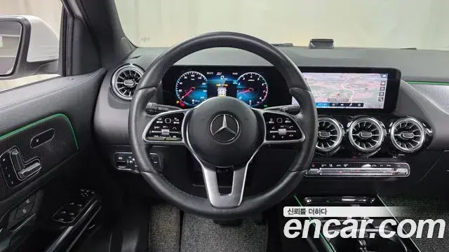 Mercedes-Benz GLA-Class 2021 — Фото 13/20