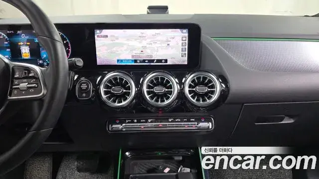 Mercedes-Benz GLA-Class 2021 — Фото 14/20