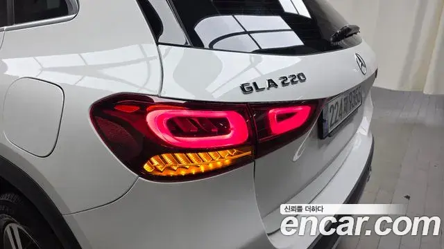 Mercedes-Benz GLA-Class 2021 — ფოტო 10/31