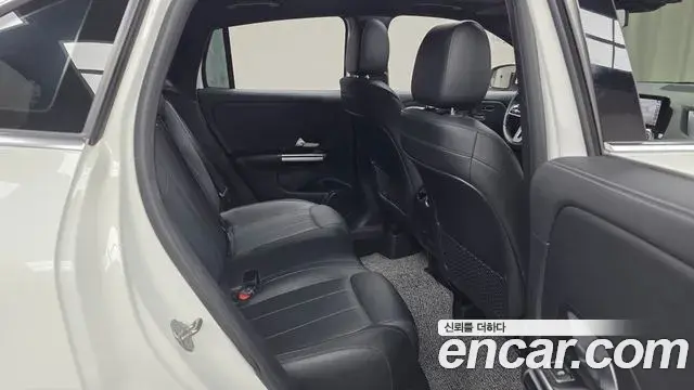 Mercedes-Benz GLA-Class 2021 — ფოტო 9/31