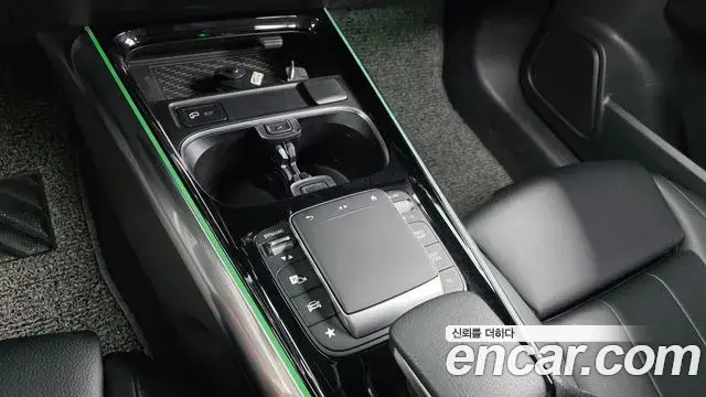 Mercedes-Benz GLA-Class 2021 — ფოტო 25/31