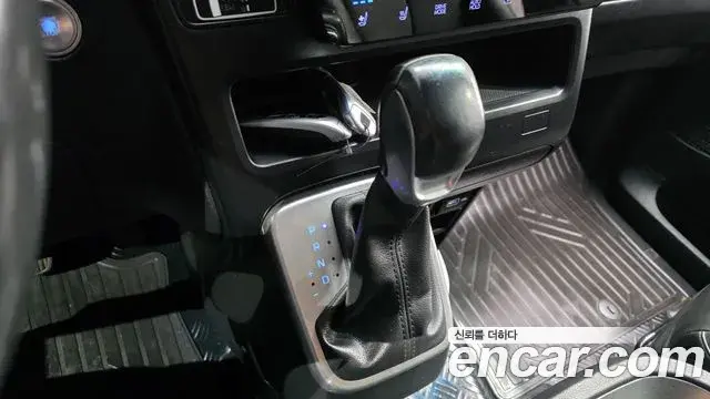 Hyundai Staria 2022 — Photo 9/20