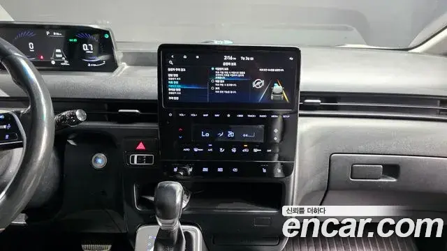 Hyundai Staria 2022 — Photo 3/20
