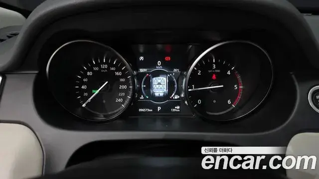 Land Rover Discovery Sport 2018 — Фото 8/20