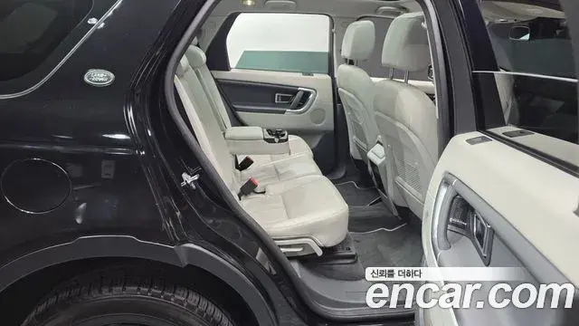 Land Rover Discovery Sport 2018 — Фото 11/20