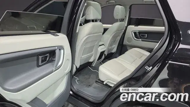 Land Rover Discovery Sport 2018 — Фото 12/20