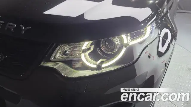 Land Rover Discovery Sport 2018 — ფოტო 28/31