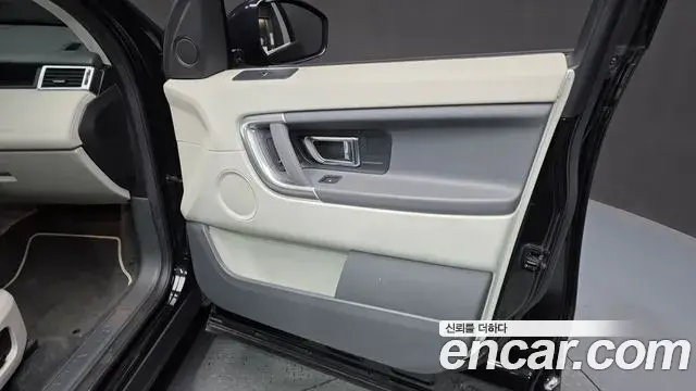 Land Rover Discovery Sport 2018 — ფოტო 15/31