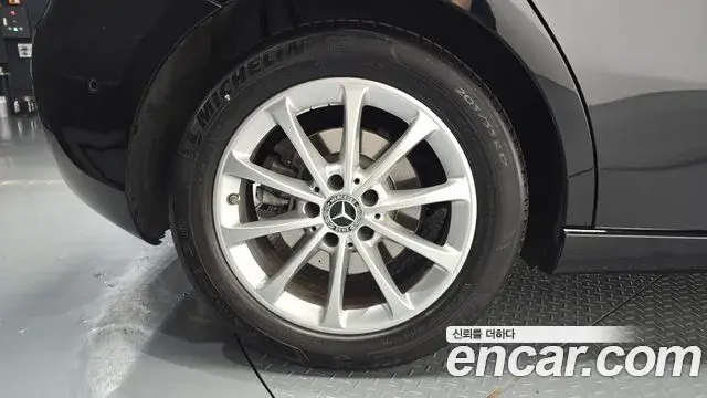 Mercedes-Benz A-Class 2019 — Şəkil 1/30