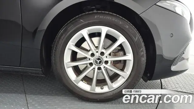 Mercedes-Benz A-Class 2019 — Şəkil 29/30