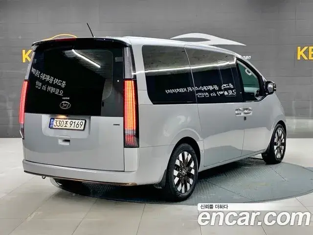 Hyundai Staria 2022 — Фото 1/20