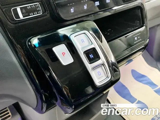 Hyundai Staria 2022 — Фото 8/20