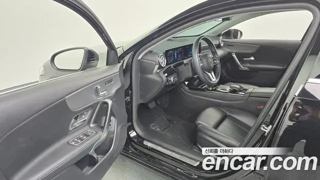 Mercedes-Benz A-Class 2020 — Фото 10/20