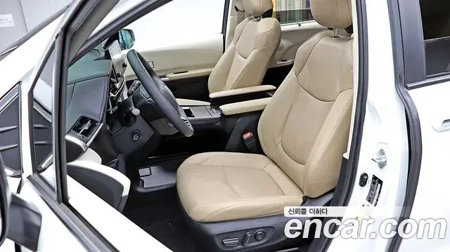 Toyota Sienna 2023 — Şəkil 10/18
